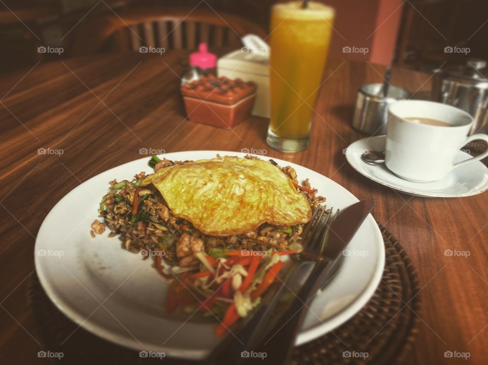 Breakfast/lunch in one

In truth this is Nasi parang meal, a traditional Indonesian meal prepped with brown rice or white

Freshly squeezed orange juice that can vitamin C you to the moon and back

