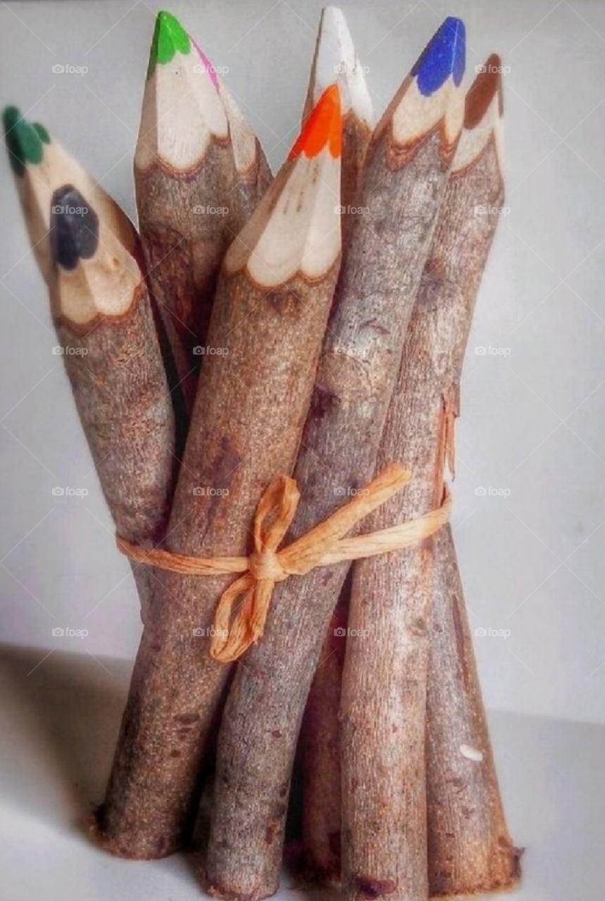 Lápis de madeira Rústica.