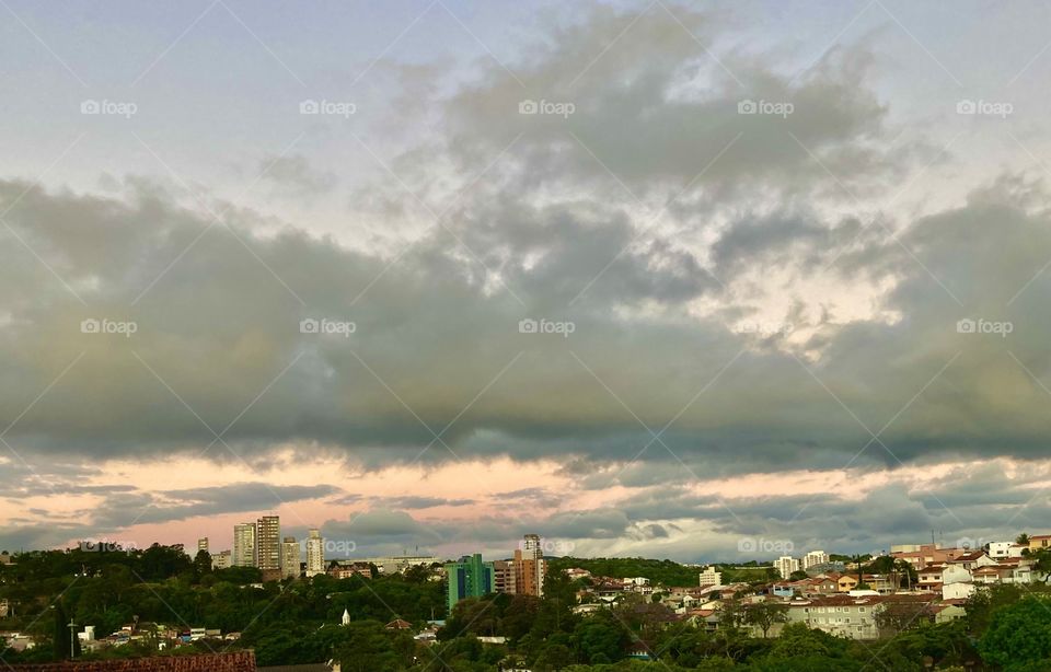 🌄 18h - #Entardecer que nos traz #motivação!
Como não se inspirar com a beleza da #natureza?
📸 🌗 
#FOTOGRAFIAéNOSSOhobby
#fotografia #sol #sun #sky #céu #nature #horizonte #paisagem #landscape #inspiração #mobgrafia #XôStress #BragançaPaulista