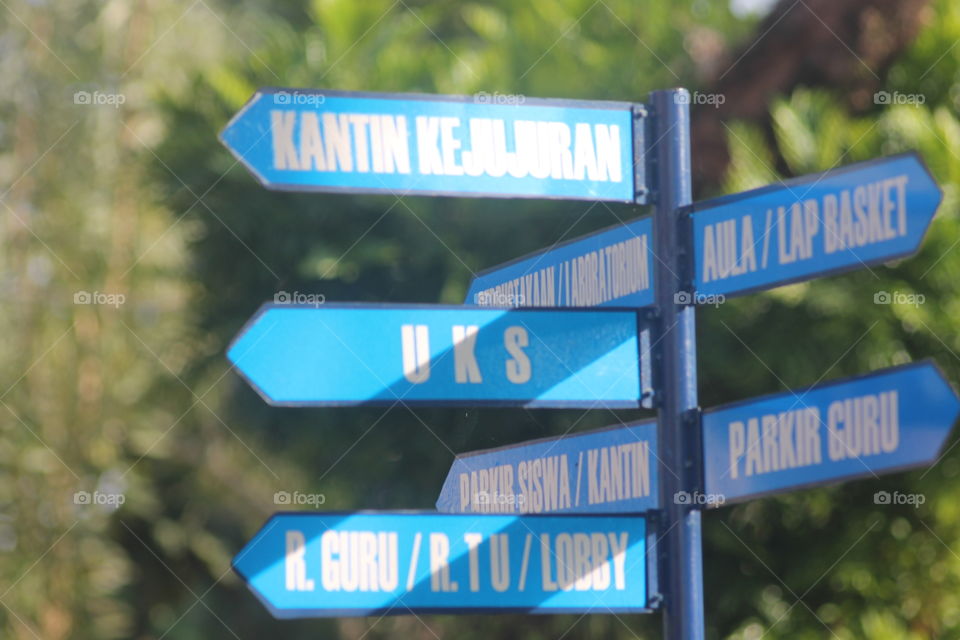 SIGNPOST SCHOLL

make it easier for someone to find a location