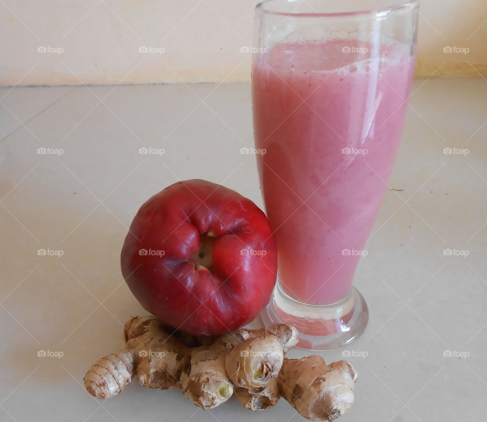 Otaheite Apple Juice with Ginger