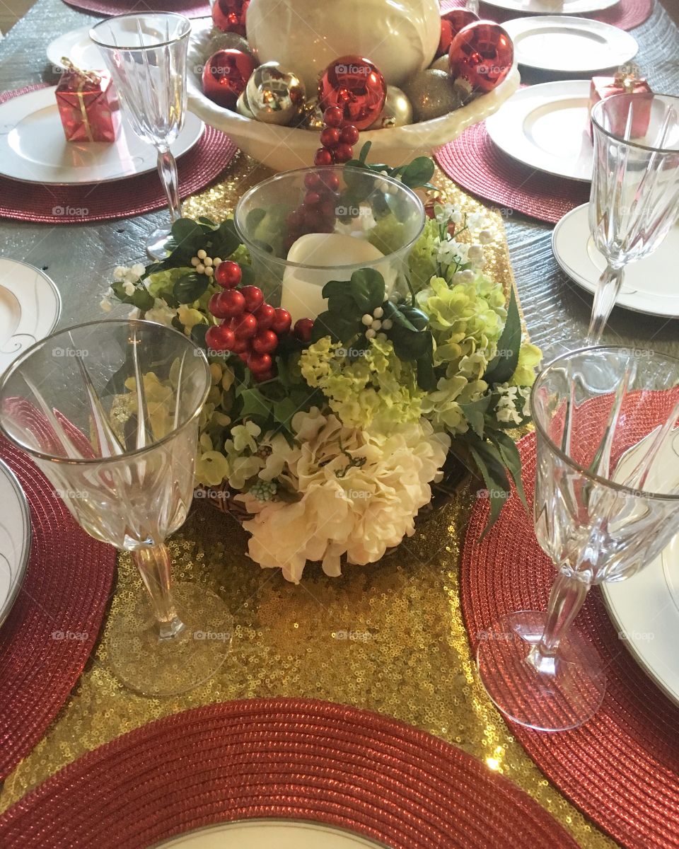 Elegant Christmas table setting 