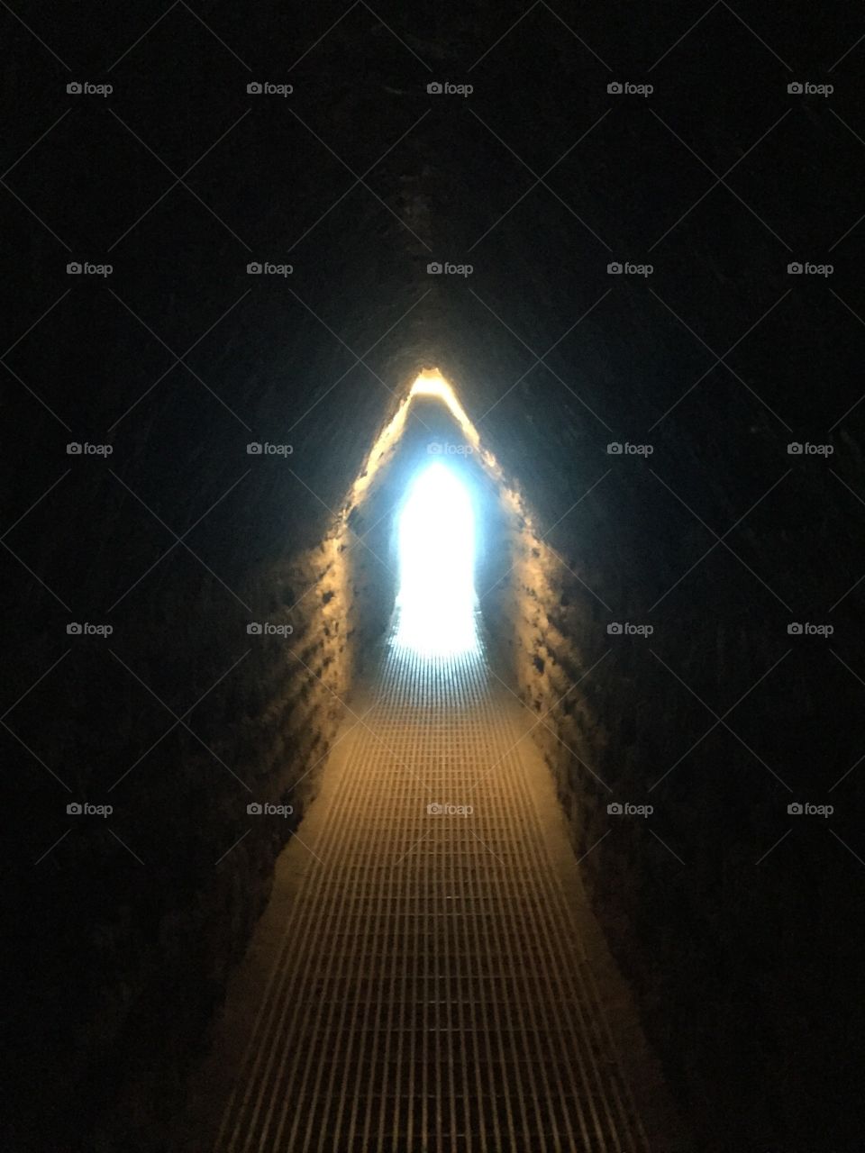 Tunel de luz al final de la pirámide 