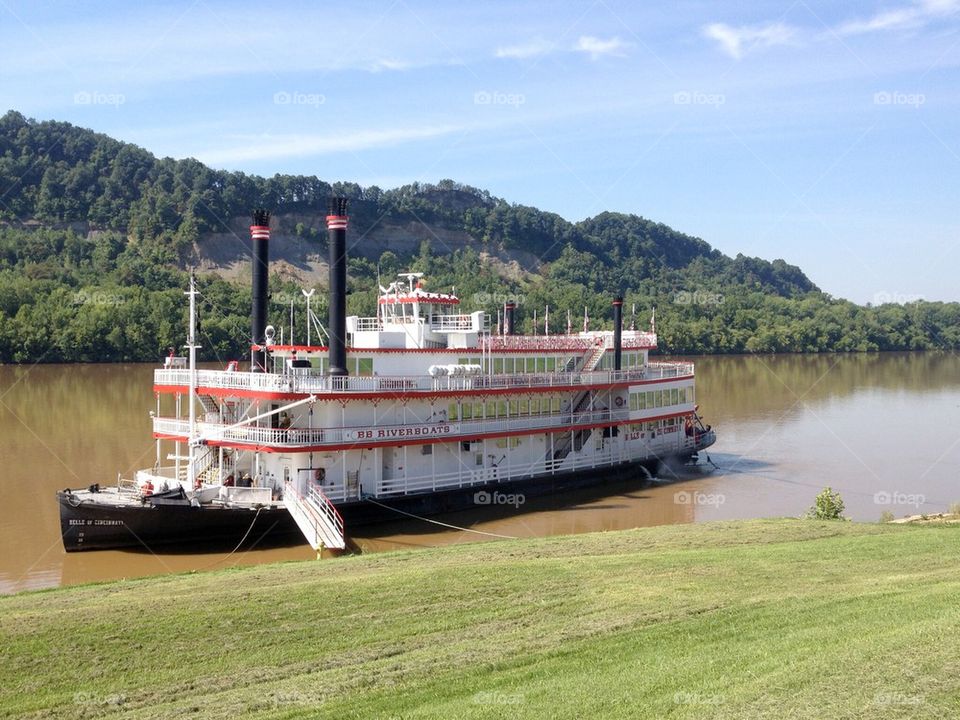 Ohio River boat