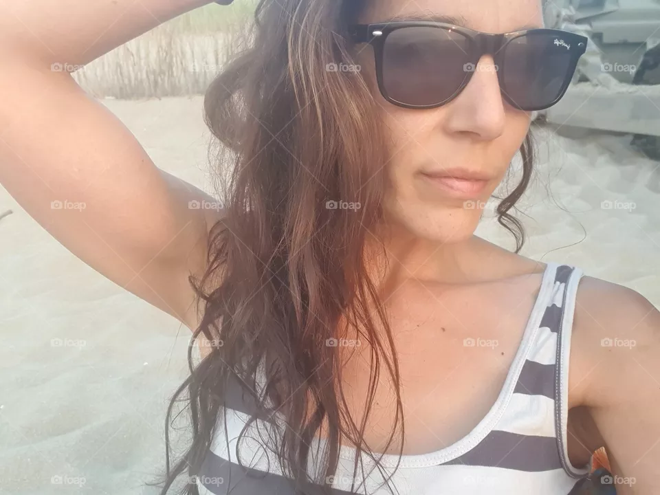 Portrait photo on the beach.