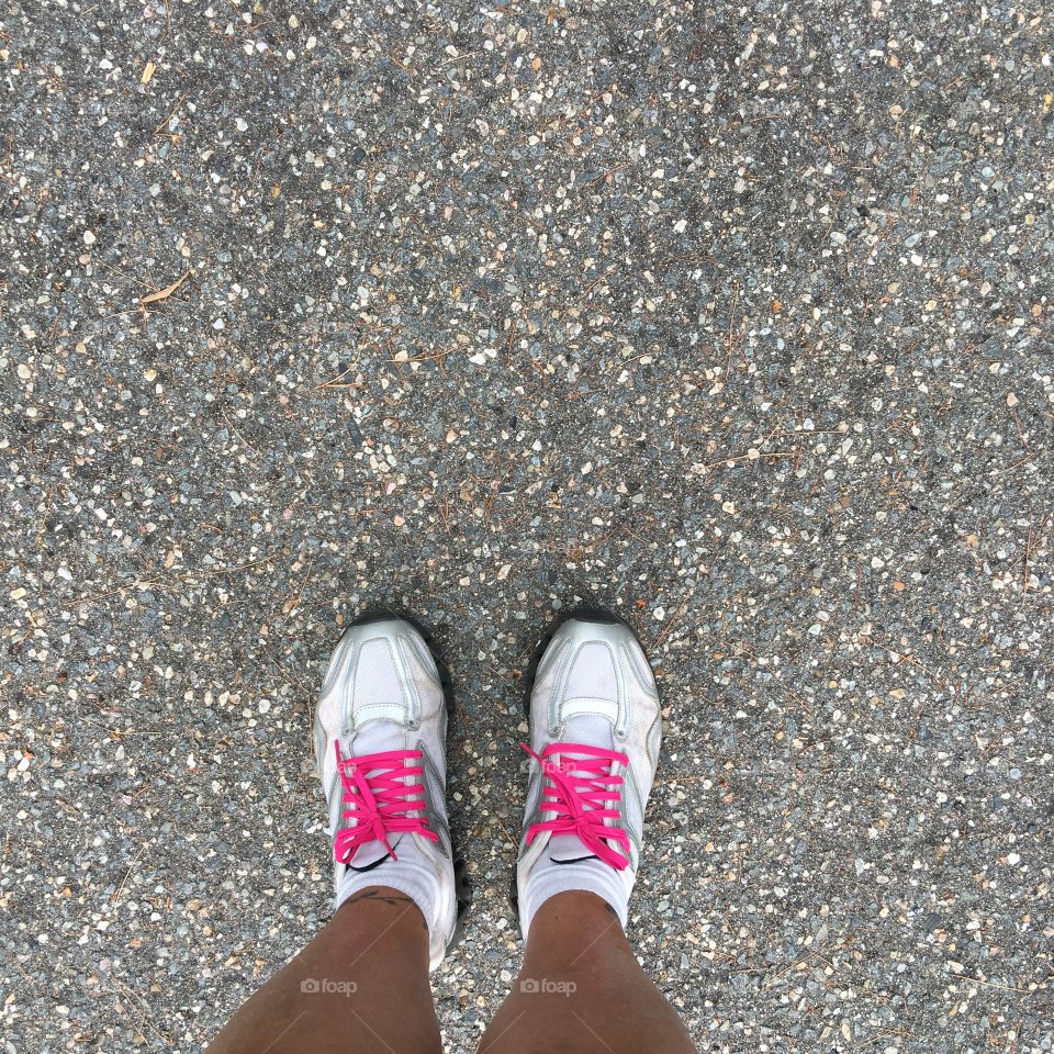 I see grey underfoot so I walk over it!