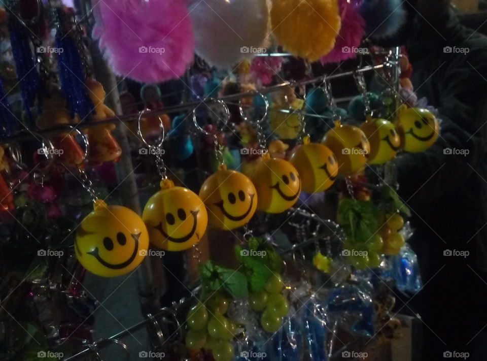 beautiful smiles in lucknow market aminabad
