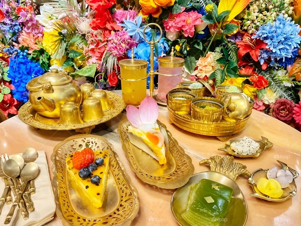 Eat sweets like a king in a golden vessel