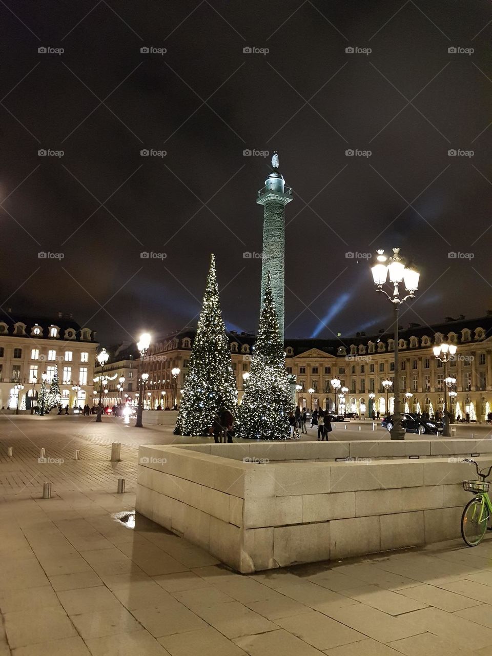 Paris as a Diamond in its case