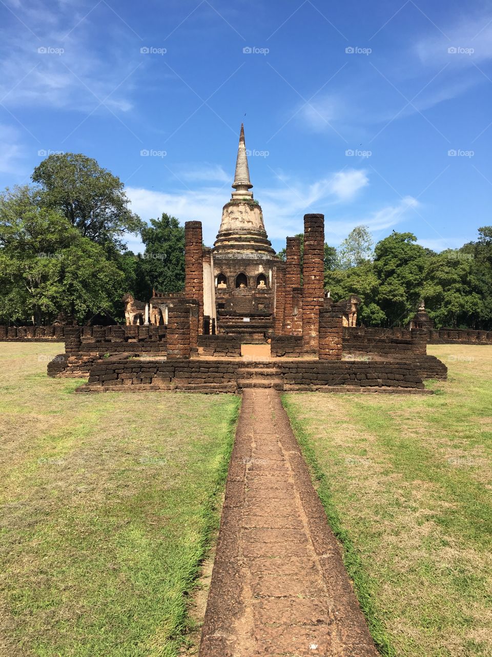 Wat chang lom elephant temple in Sukhothai, Thailand 