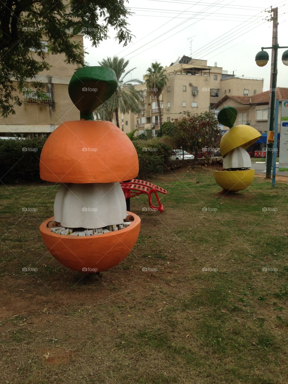 A sculpture of a fruit juicer