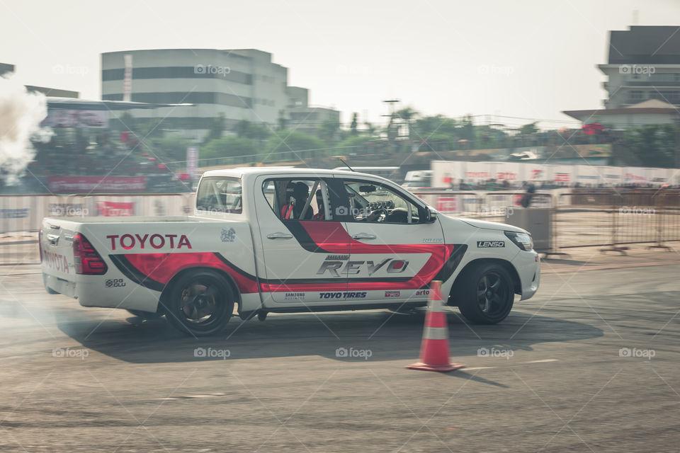 Toyota hilux revo drift show