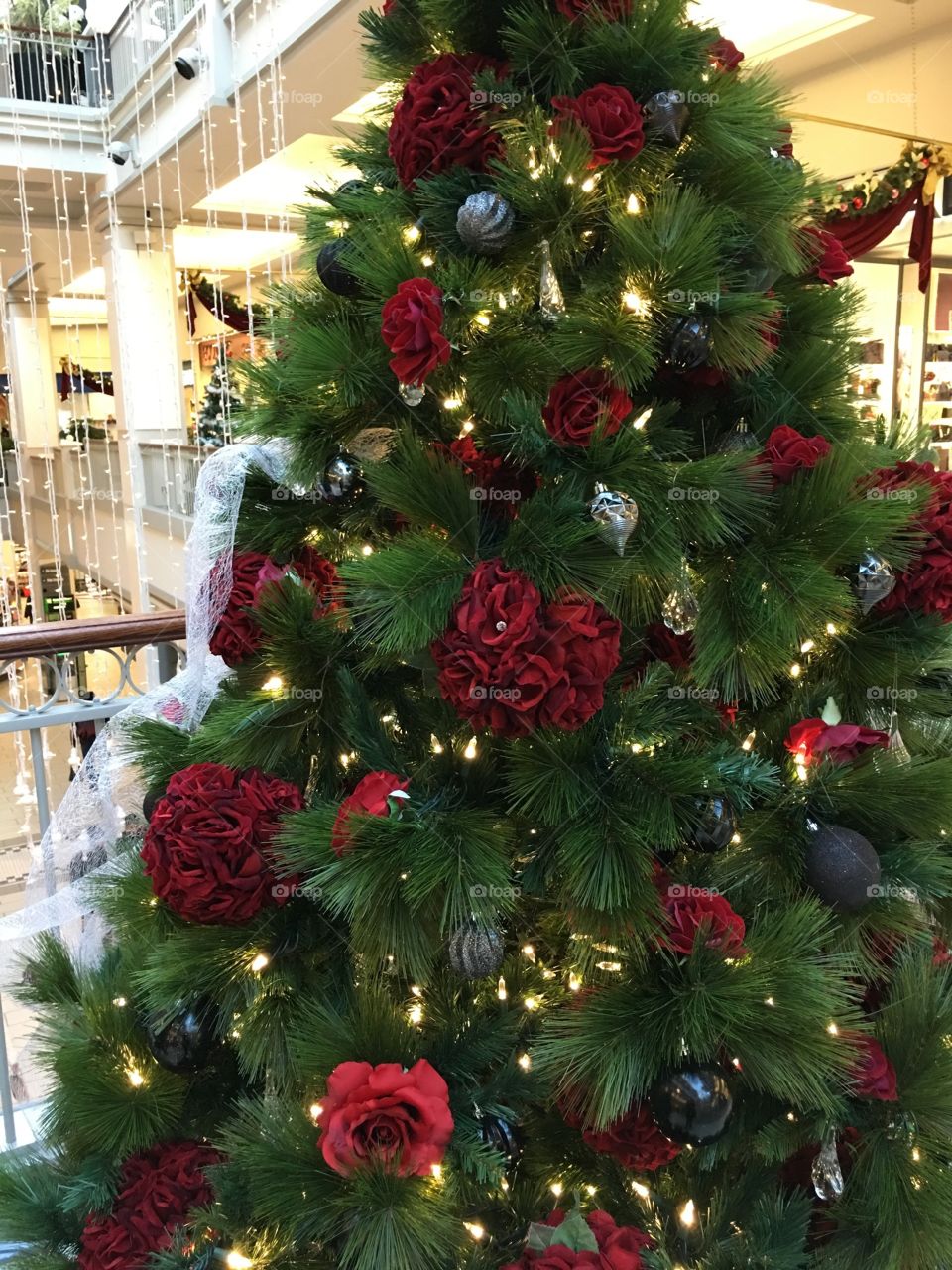 Christmas tree with flowers 