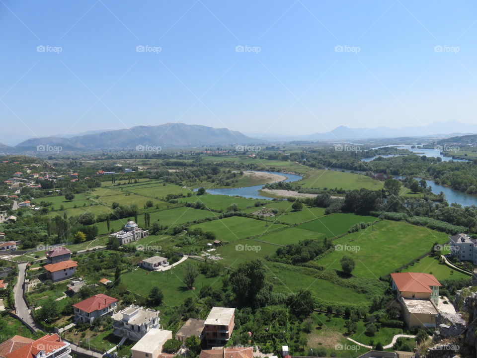 Fertile plains with River meandres