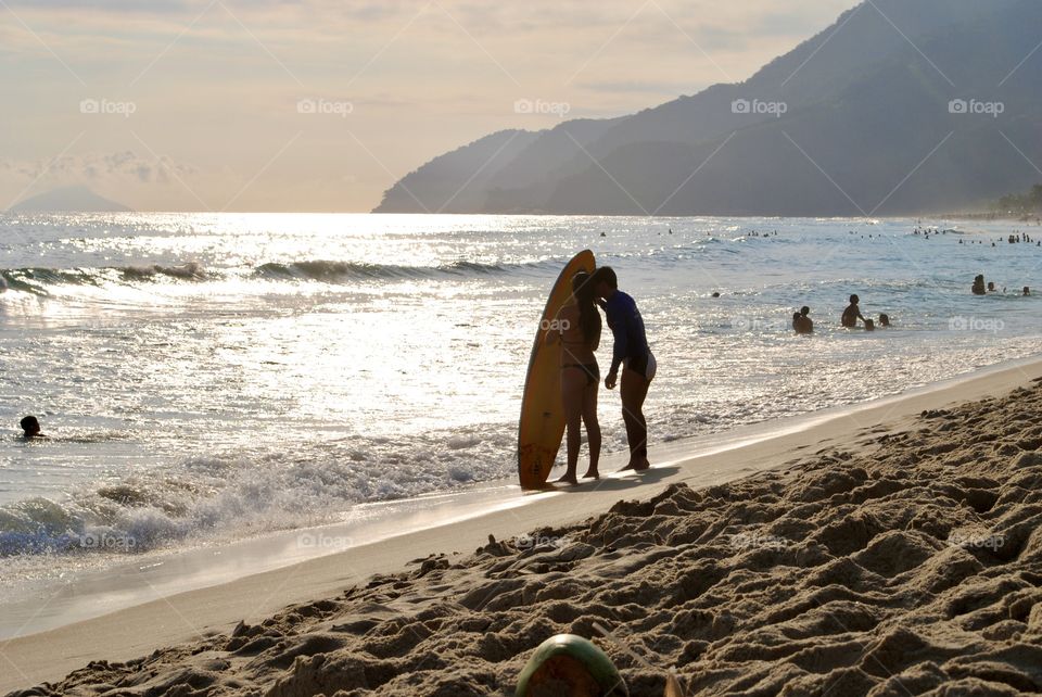 Surfer couple