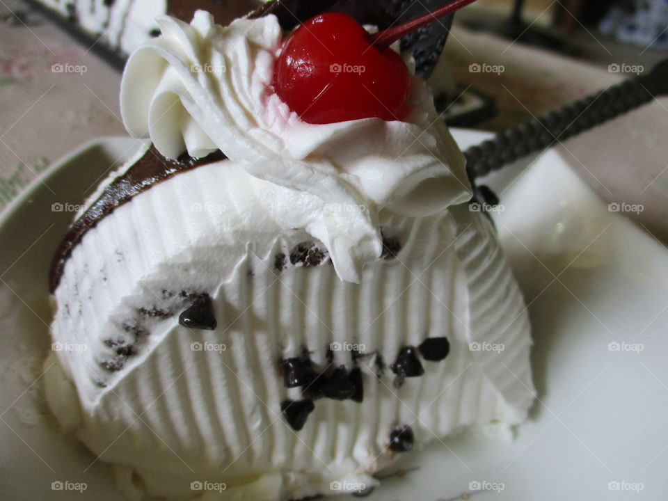 chocolate cherry torte roll cake