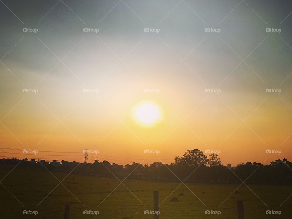 O #entardecer mais belo do mundo é esse de #Jundiaí, junto à Serra do Japi!
Também o mais quente... que #sol e que #calor, amigos!
☀️ 
#FOTOGRAFIAéNOSSOhobby
#paisagem #inspiração #motivação #foto #pictureoftheday