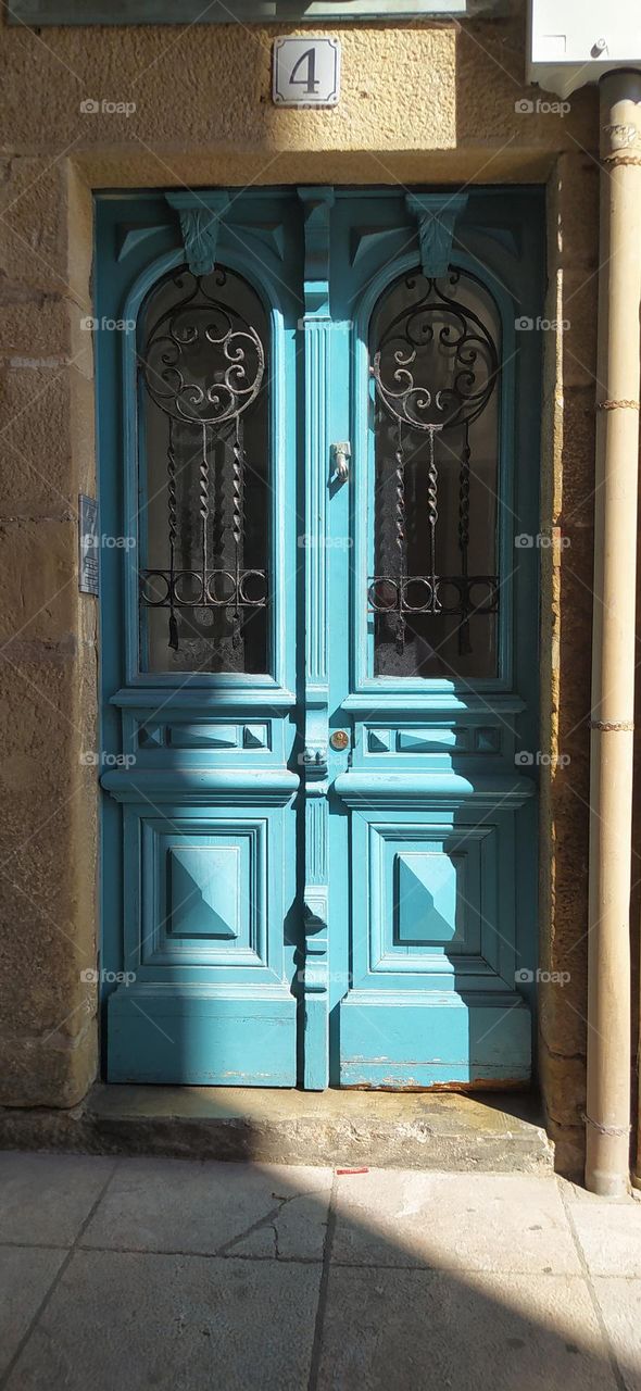 la puerta azul