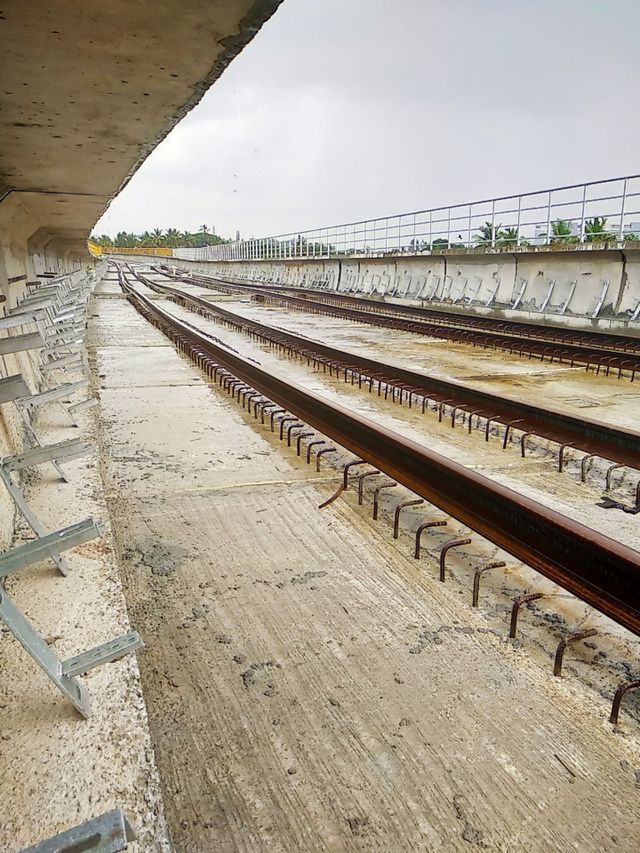 #metro track