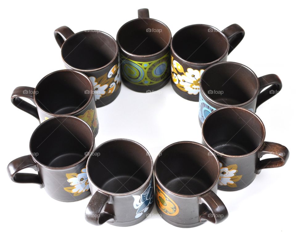Ring of retro mugs
