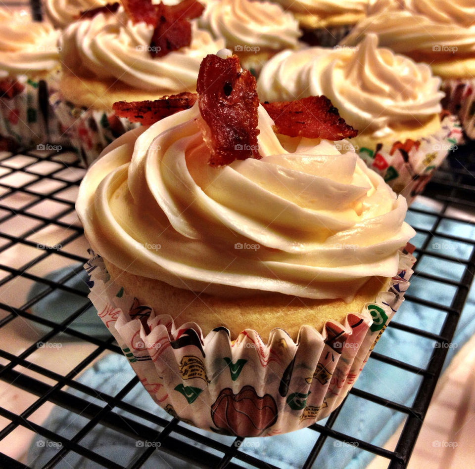 baking cupcakes bacon dessert by htownchowdown