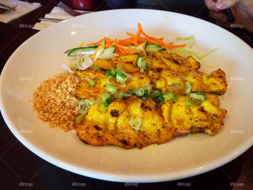 Chicken on vermicelli 
