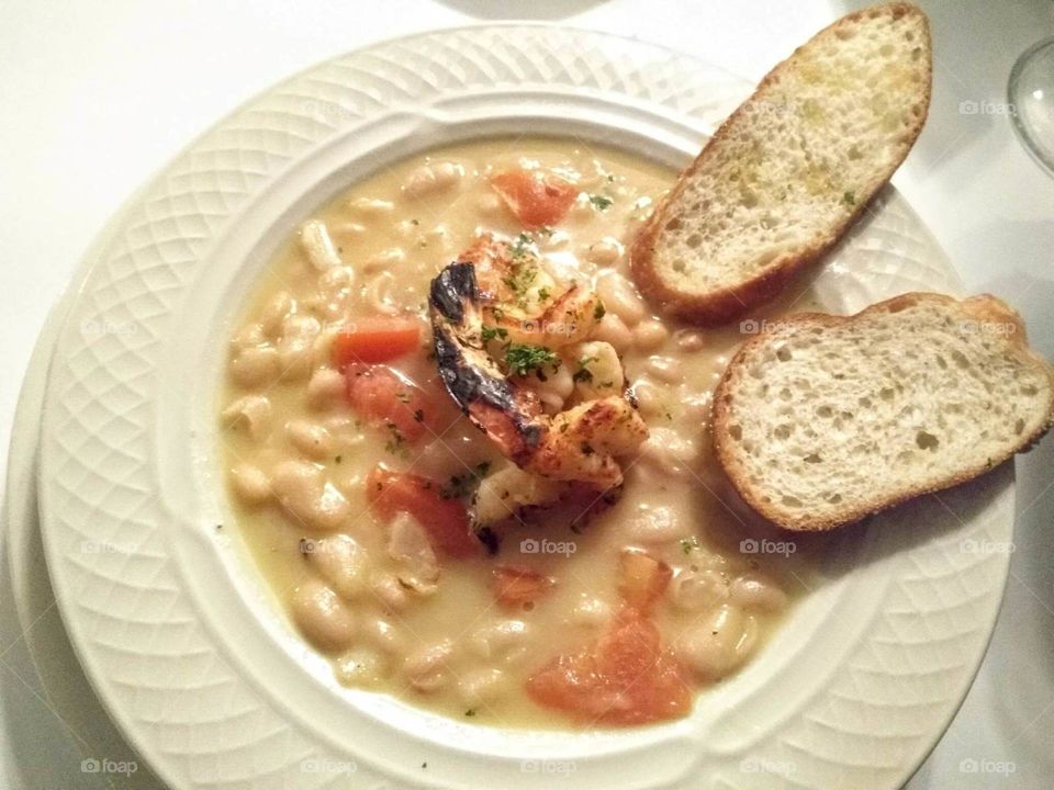 Grilled shrimp with white beans