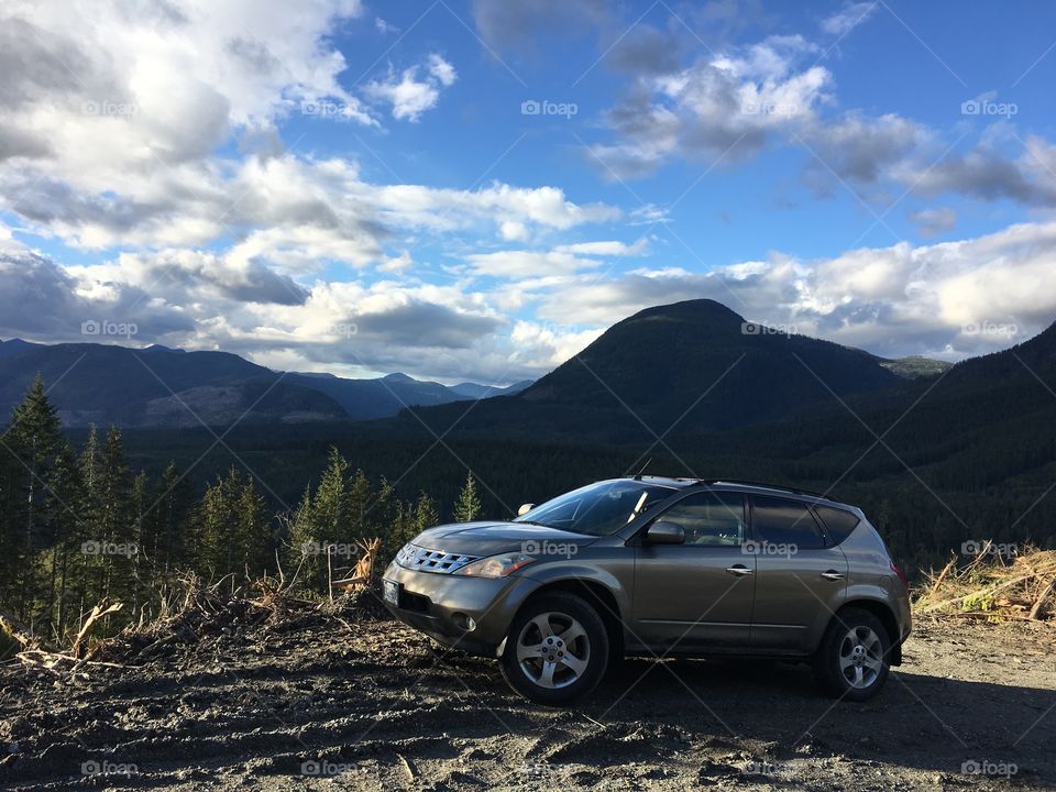 Nissan Murano on the mountainside in British Columbia. 