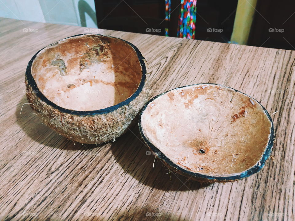 making a coconut bowl