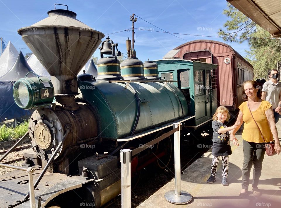 🇺🇸 For the photo of the week, the old locomotive of the Atibaia train station, in the interior of Brazil. / 🇧🇷 Para a foto da semana, a velha locomotiva da estação de trem de Atibaia, no interior do Brasil.