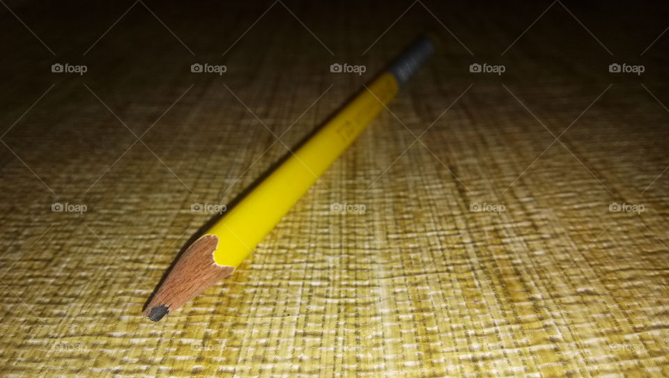 potret photo of pencil on table.
