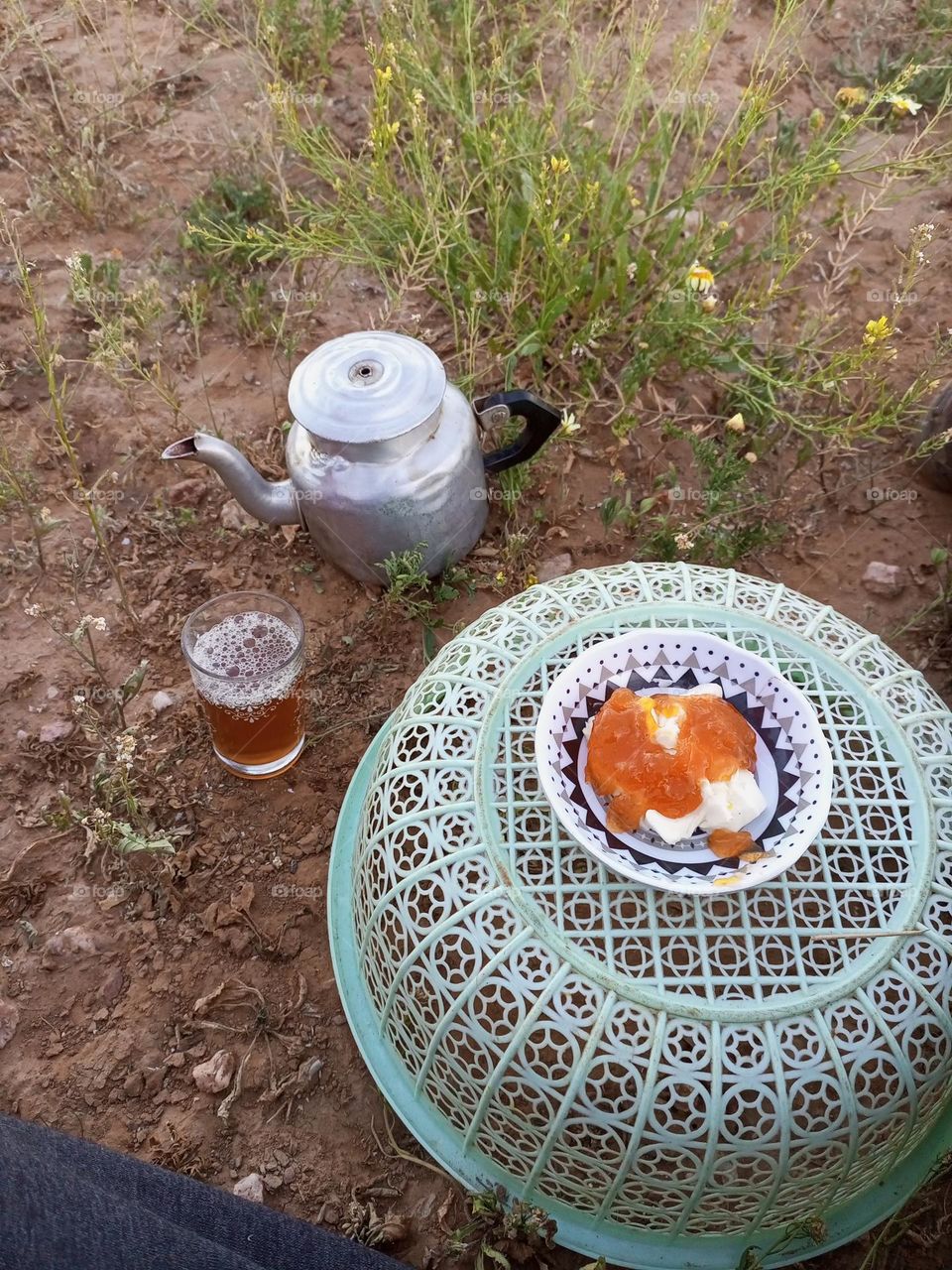 Indeed! How delightful it is to enjoy a cup of tea amidst nature’s embrace, where simplicity and tranquility come together to create a unique experience full of peace and serenity. Away from the hustle and bustle of daily life, moments of calm reflec