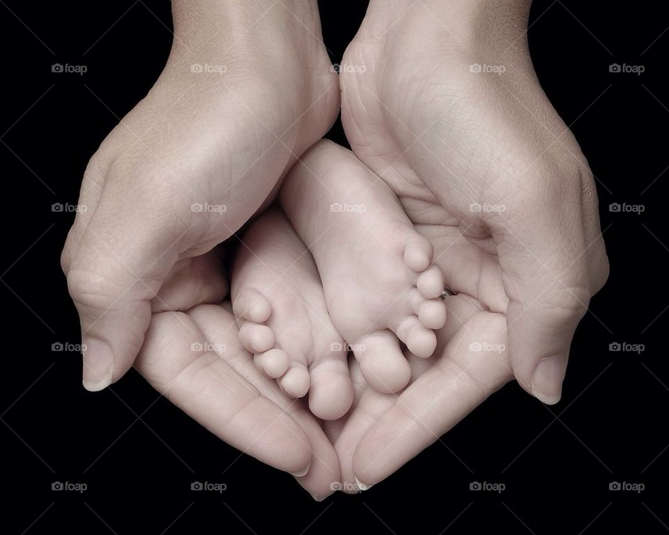 Tiny feet in my Hands!