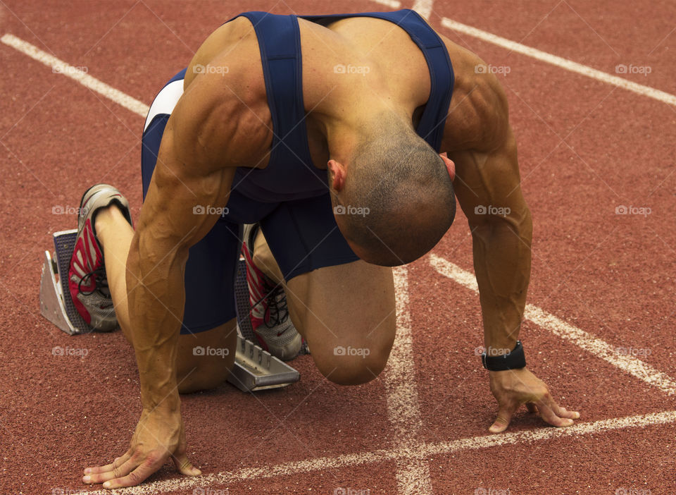100m sprinter athlete at the start line