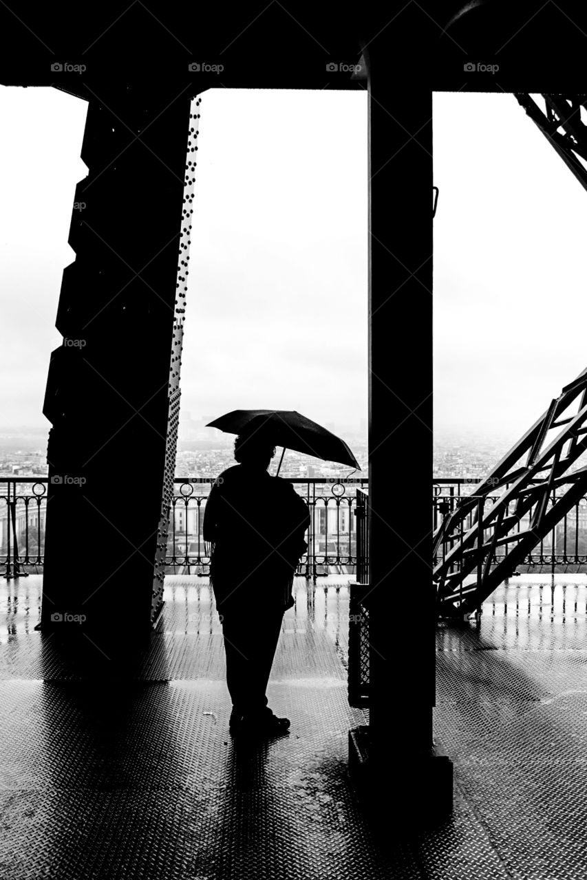 Lady in the rain, eiffel tower