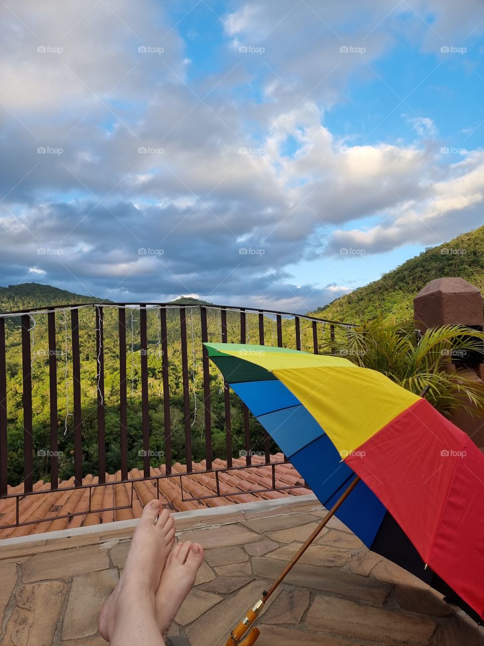 Relaxing, in the background the Mantiqueira Mountains