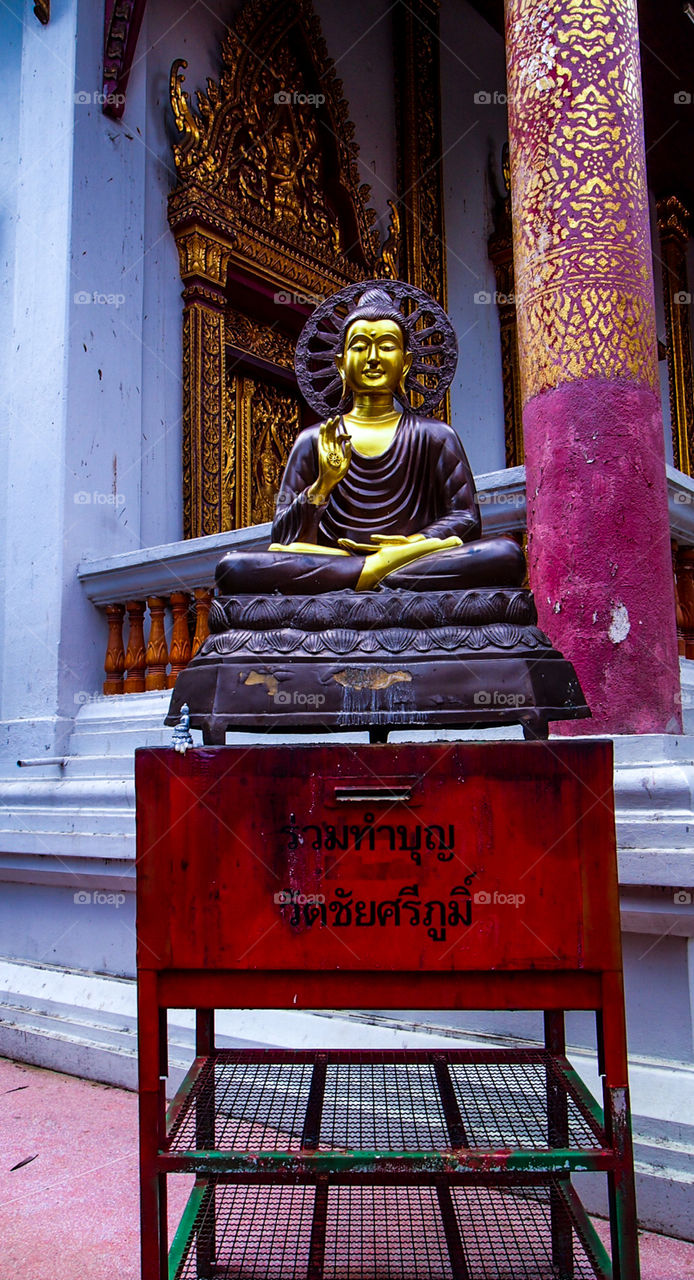 Blessing posture Buddha