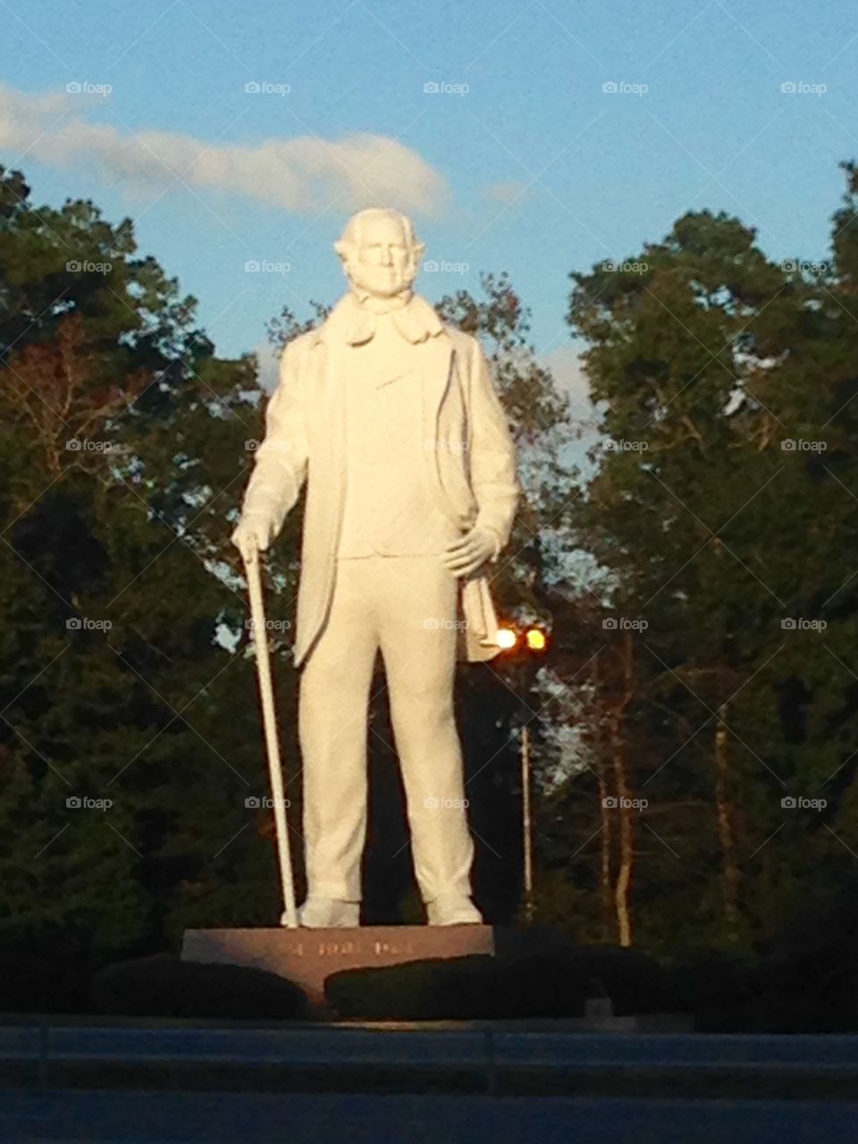 Giant Sam Houston statue 