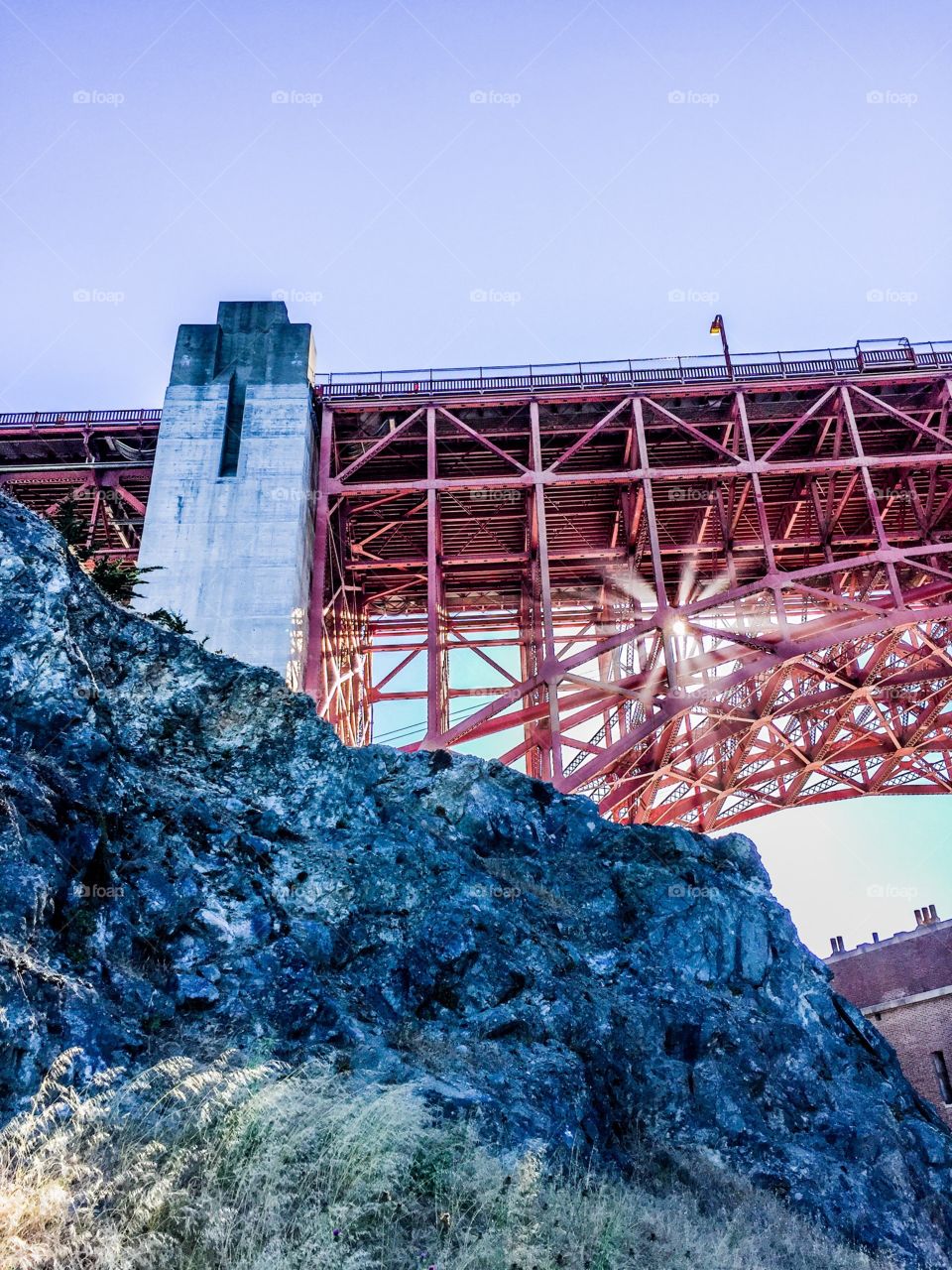 Sunshine through the Golden Gate structure 