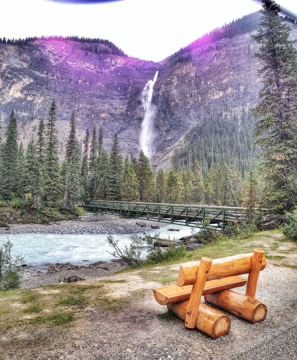 takakkaw falls. 
