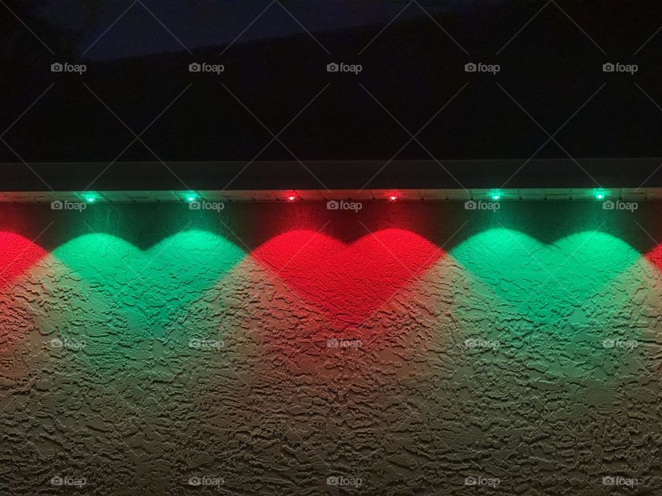 Red and green compatible together.