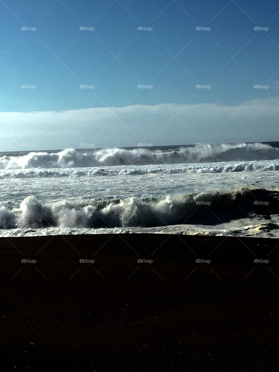 Ocean waves breaking