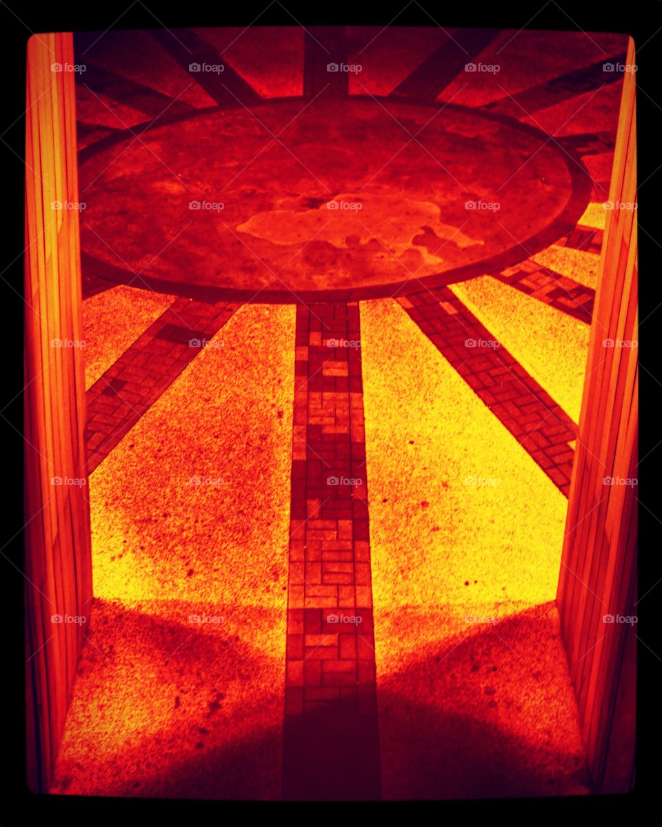 #白夜太陽 #午夜太陽 #地上太陽 #nightwalk #sony6500 #2018 #牛上 #牛頭角 #牛頭角上邨 #pattern #floor #omega #gap #stone #path #sun #sunonthefloor #marble #art #creative