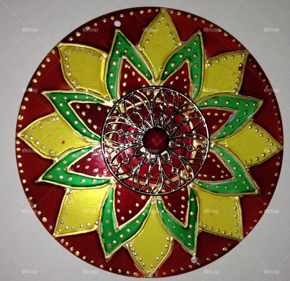 mandaleando. Handmade. Materials used: recycled cd, glass painting.