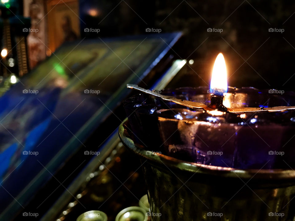 Evrrytime I saw candle light, it just make me feel clam and atmosphere around is so peaceful. That's why people use candle in religion ceremony...I guess.