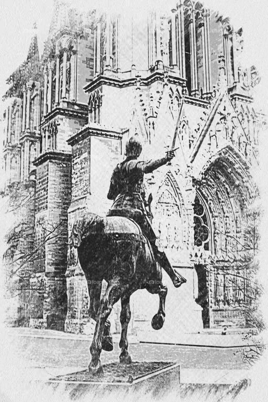 horse vs Reims's cathedral
