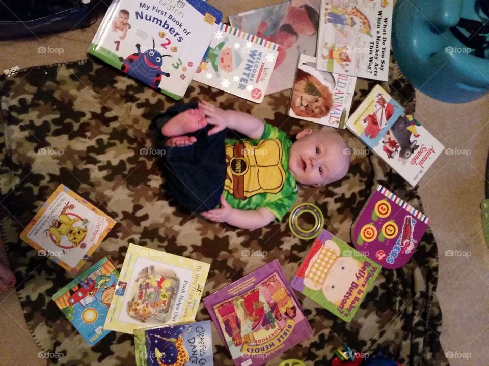 baby loves to read