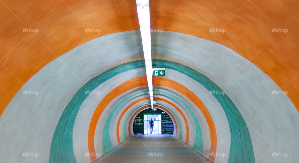 The tunnel in perspective and pastel colors