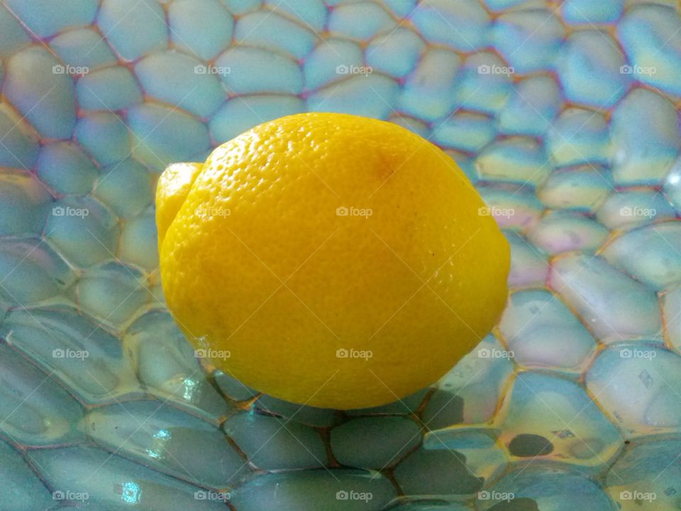 One lemon in a bowl