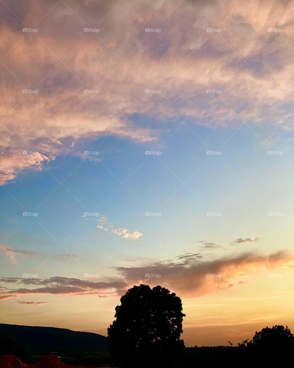 🌇🇺🇸 An extremely beautiful sunset in Jundiaí, interior of Brazil. Cheer the nature! / 🇧🇷 Um entardecer extremamente bonito em Jundiaí, interior do Brasil. Viva a natureza! 
